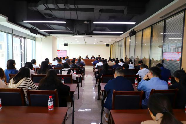 市大数据发展局举办深入贯彻中央八项规定精神学习教育读书班 部署2025年全面从严治党工作(图1)